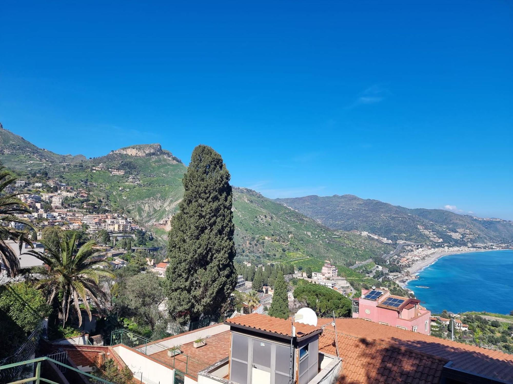 Borgo Di Taormina Apartments By Holiday World Gaggi Bagian luar foto
